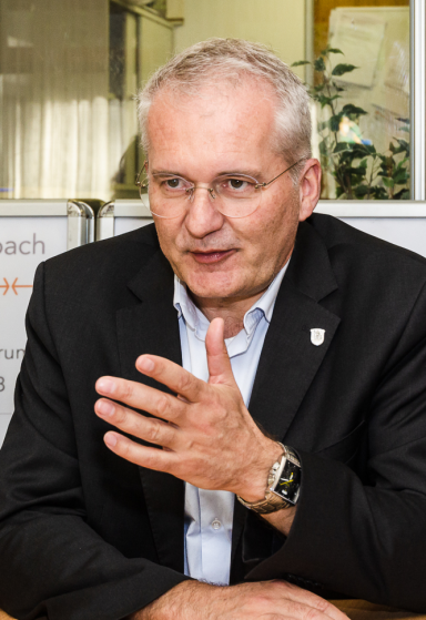 Bürgermeister Andreas Weiher beim Pressetermin. Foto: © Klaus Leitzbach / R98Bild