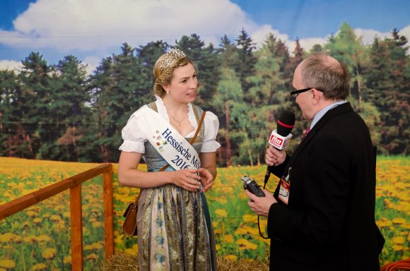 Sarah I. Sarah Knaust im Interview Foto: © Friedhelm Herr / R98Bild Interview mit Milchkönigin Sarah Knaust - Foto von Friedhelm Herr R98Bild